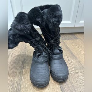 Girls winter boots. Junior size 5.